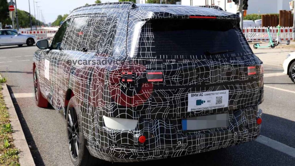 2028 BMW iX7 Rear Design