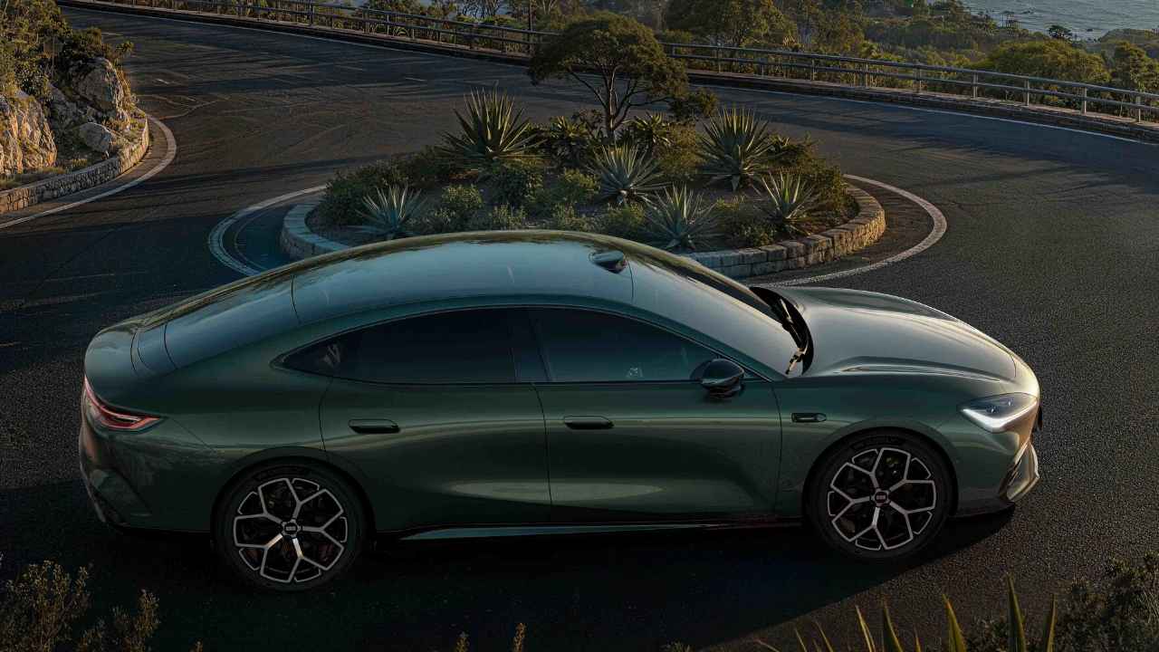 You are currently viewing Geely Galaxy TT Electric Sports Sedan Debuts with 725km Range, AI Technology – Features, Price